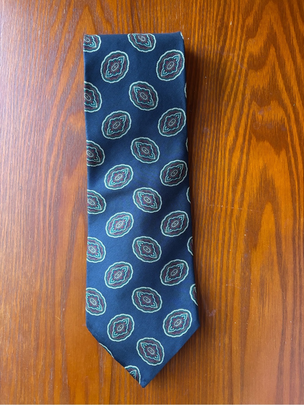 Wembley Classic Geometric Navy Medallion 100% Silk Tie Made In USA 57.5”x3.5”